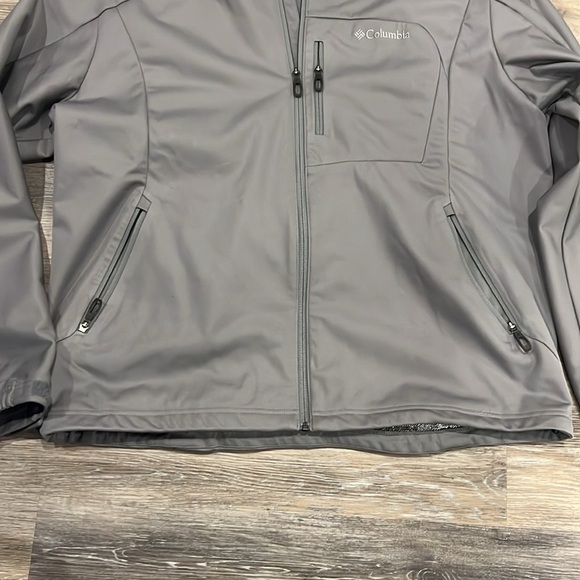 Columbia men’s gray Omni wind lightweight jacket
Size XL - Picture 4 of 8